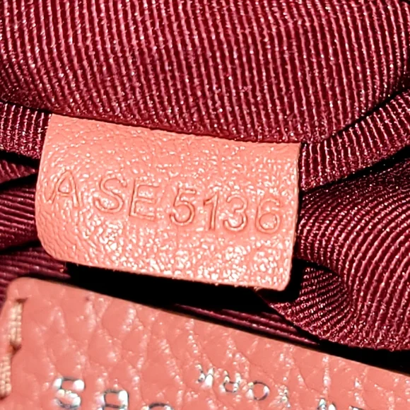 Marc Jacobs New York Classic Leather Crossbody bag. - Picture 14 of 14